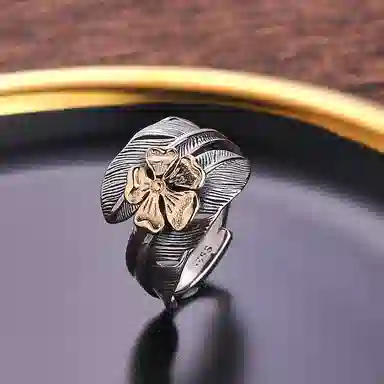 925