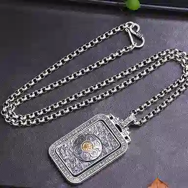 925