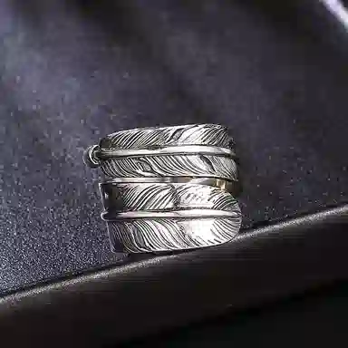925