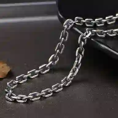 925