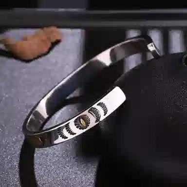 S925