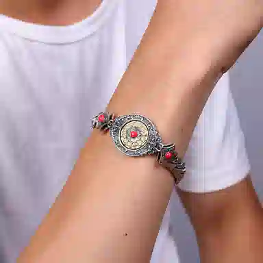 925
