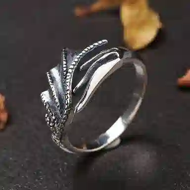 925
