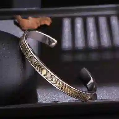 S925