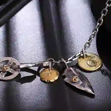 925