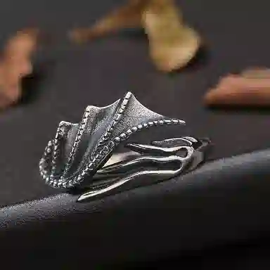 925