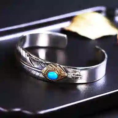 925