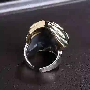925
