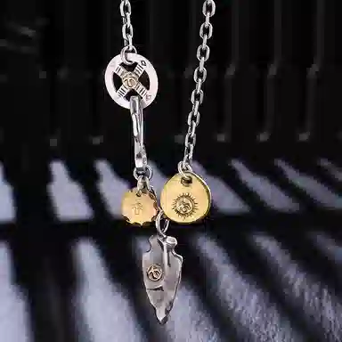 925