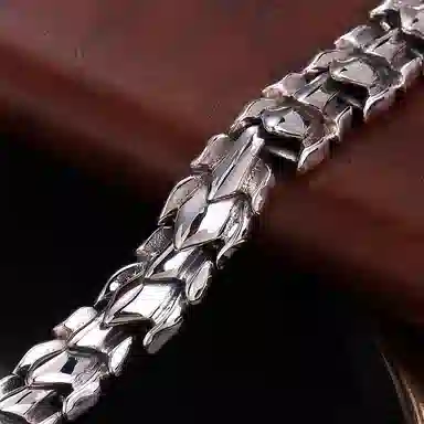 925