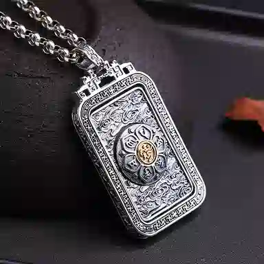 925