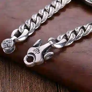 925
