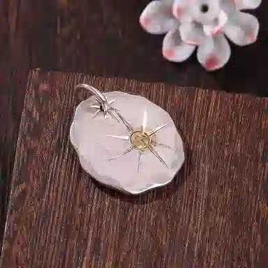 925