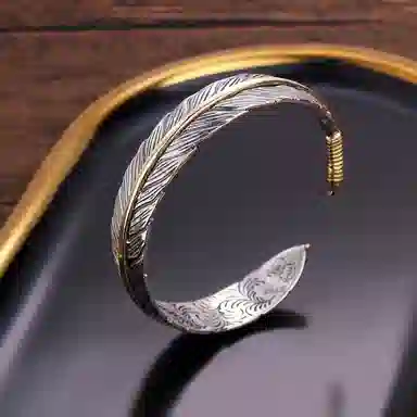 925