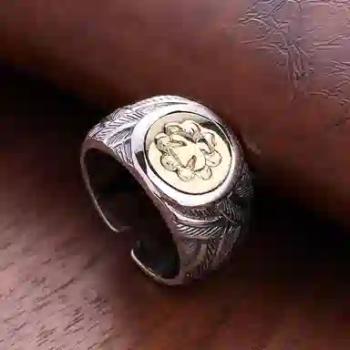 925