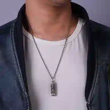 925