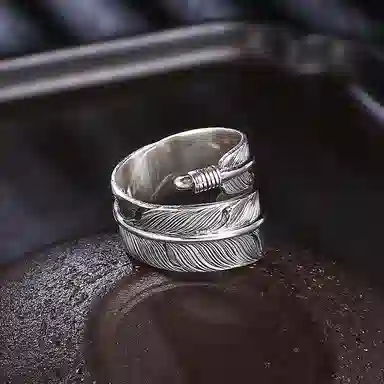 925