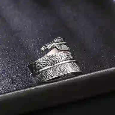 925