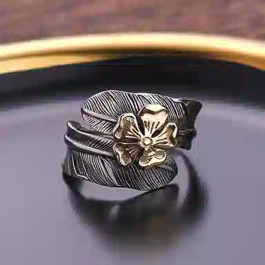 925