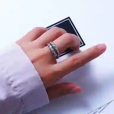 925