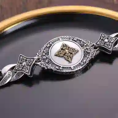 925