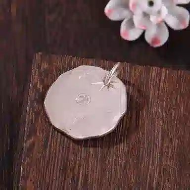 925