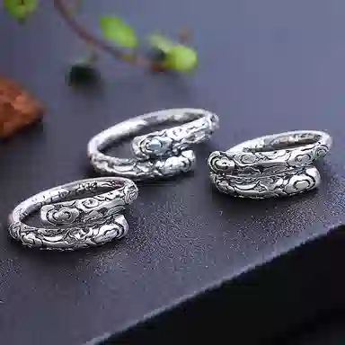 925