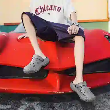 XMISTUO Thick Sole EVA Clogs