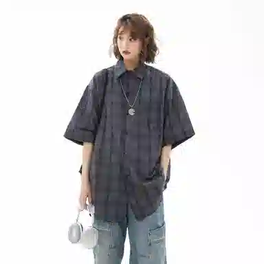 大卫贝肯 韩版复古格子基础款时尚休闲学院风小众褶皱设计随性慵懒感无性别主义宽松百搭轻薄凉爽透气日常通勤翻领短袖衬衫 男女同款