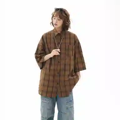 大卫贝肯 韩版复古格子基础款时尚休闲学院风小众褶皱设计随性慵懒感无性别主义宽松百搭轻薄凉爽透气日常通勤翻领短袖衬衫 男女同款