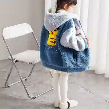 唐狮童装 拼色字母卡通动漫刺绣连帽加绒加厚保暖绒感外套 儿童款 浅蓝色