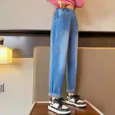唐狮童装 水洗蝴蝶刺绣松紧腰直筒牛仔裤 儿童款 中牛仔蓝