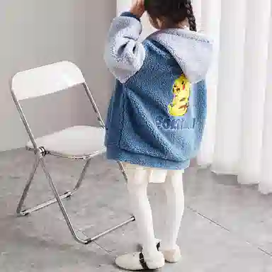 唐狮童装 拼色字母卡通动漫刺绣连帽加绒加厚保暖绒感外套 儿童款 浅蓝色