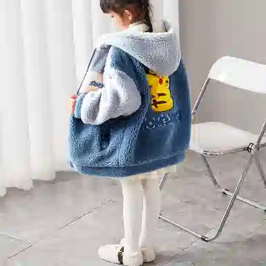 唐狮童装 拼色字母卡通动漫刺绣连帽加绒加厚保暖绒感外套 儿童款 浅蓝色