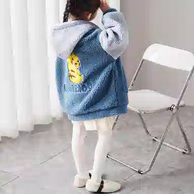唐狮童装 拼色字母卡通动漫刺绣连帽加绒加厚保暖绒感外套 儿童款 浅蓝色