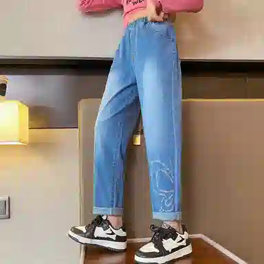 唐狮童装 水洗蝴蝶刺绣松紧腰直筒牛仔裤 儿童款 中牛仔蓝