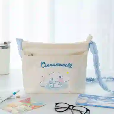 猫的天空之城 三丽鸥 联名可爱 帆布 斜挎包收纳包 男女同款情侣款 星云梦境