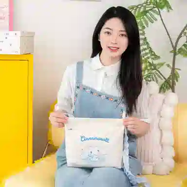 猫的天空之城 三丽鸥 联名可爱 帆布 斜挎包收纳包 男女同款情侣款 星云梦境