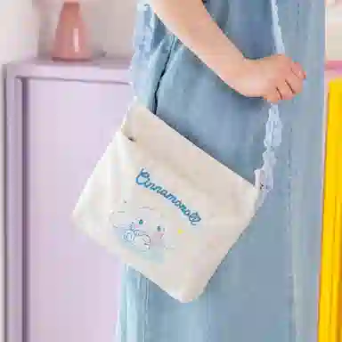 猫的天空之城 三丽鸥 联名可爱 帆布 斜挎包收纳包 男女同款情侣款 星云梦境