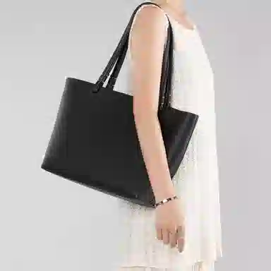 Chrisdien Deny Tote Bag