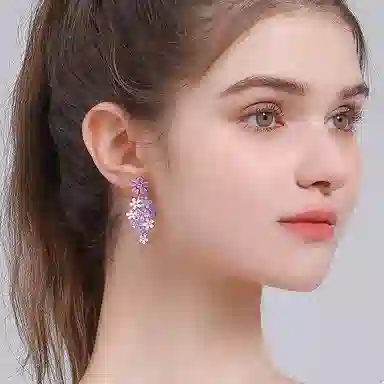 925