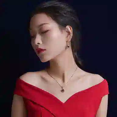 石头记 轻奢小众设计 高级 冷艳气质一点红 石榴石 项链 女款