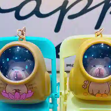 玄唐 创意卡皮巴拉太空舱钥匙扣可发光小夜灯包包 亚克力 挂件 男女同款情侣款