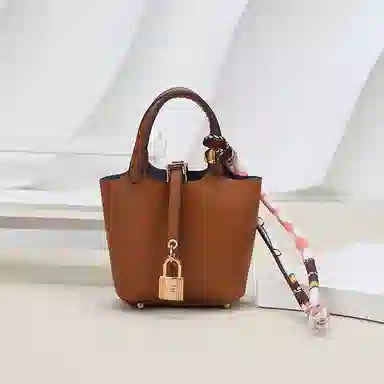 玄唐 迷你菜篮子包包车内后视镜高档耳机包时尚可储物 皮革 挂件 女款