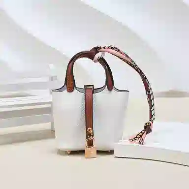 玄唐 迷你菜篮子包包车内后视镜高档耳机包时尚可储物 皮革 挂件 女款