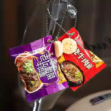 玄唐 牛马打工人周边文创仿真食玩迷你零食泡面袋康帅傅 塑料 挂件 男女同款情侣款