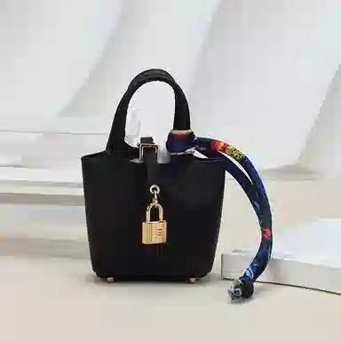 玄唐 迷你菜篮子包包车内后视镜高档耳机包时尚可储物 皮革 挂件 女款