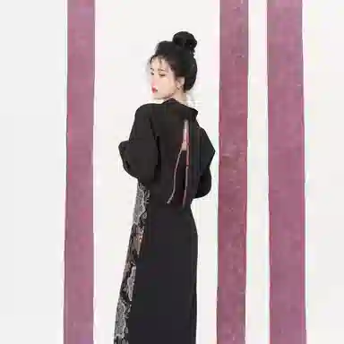 月乌织造司原创汉元素汉服织金撞色拼接修身新中式连衣裙女高级感