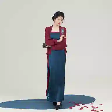 衔长月织造司原创宋制汉服新中式刺绣飞机袖外套抹胸吊带改良旋裙