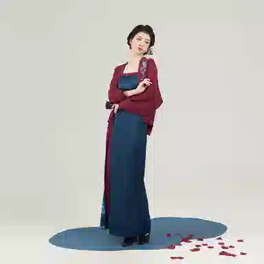 衔长月织造司原创宋制汉服新中式刺绣飞机袖外套抹胸吊带改良旋裙